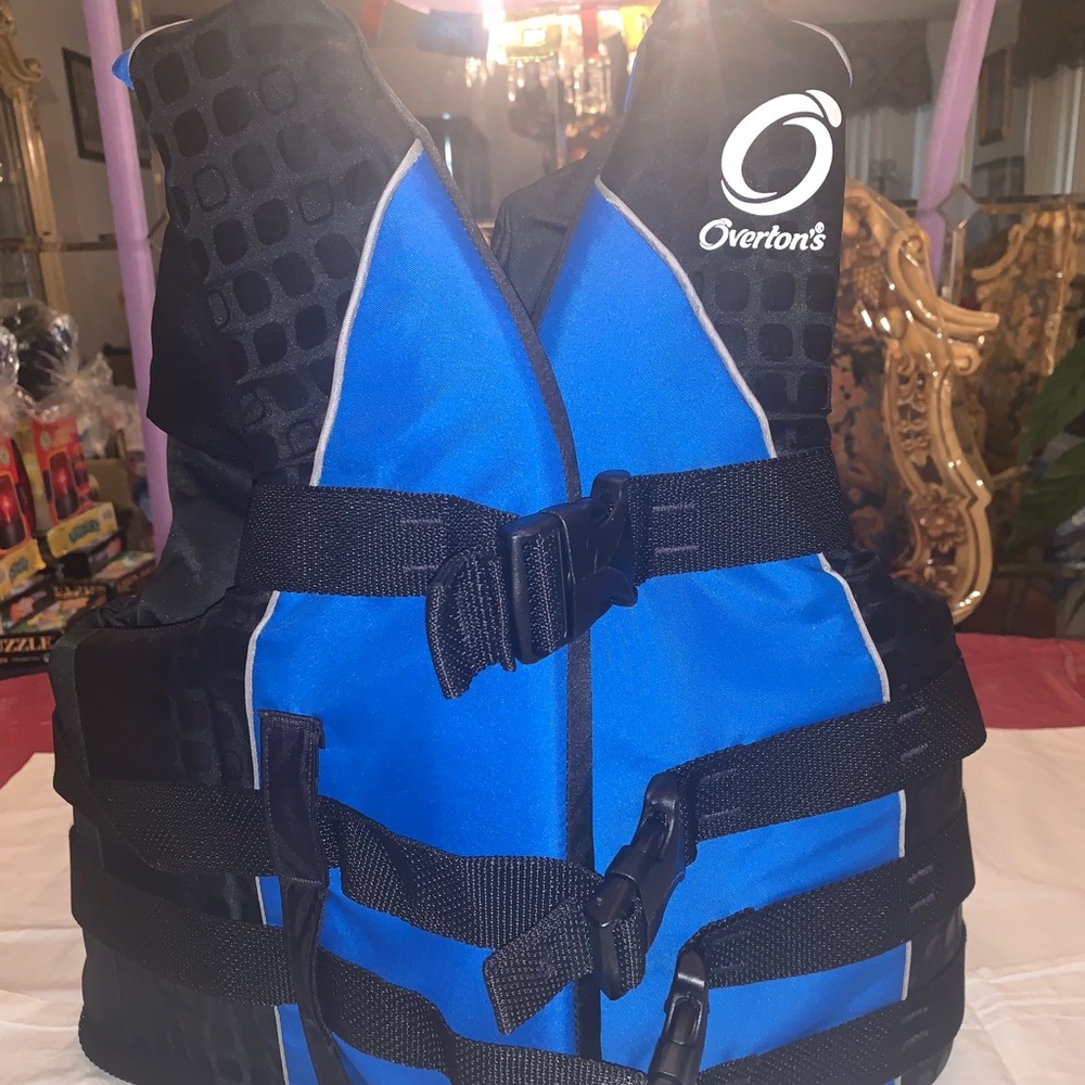 Overtons Men’s small blue universal life jacket